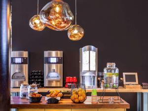 Kuchyň nebo kuchyňský kout v ubytování ibis Styles Puteaux Paris La Defense