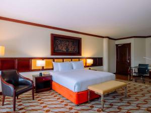 Postel nebo postele na pokoji v ubytování Mövenpick Hotel & Residences Nairobi