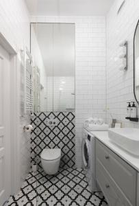 Phòng tắm tại Retro Apartamenty
