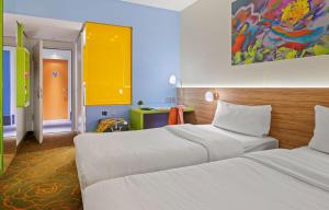 Postel nebo postele na pokoji v ubytování Hey Lou Hotel Hildesheim