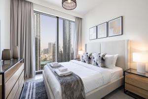 Forte Tower - New Elite Opera View, Opposite Burj Khalifa and Dubai Mall房間的床