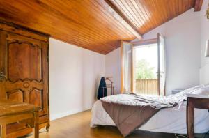 Una cama o camas en una habitación de Villa avec piscine et jardin, Gujan-Mestras 13 fotos más