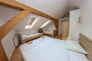 Letto o letti in una camera di Hotel Hayat