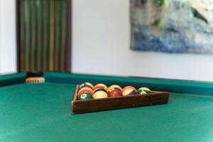 a box of cue balls on a pool table at Casa Museu da Geada in Cinfães