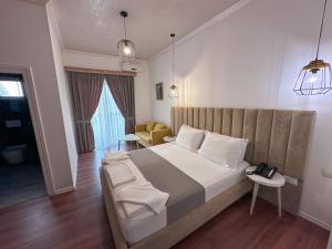 Postel nebo postele na pokoji v ubytování Hotel Murati