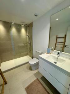 a bathroom with a sink and a toilet and a shower at Spacieux Appartement 3 chambres Reserva Sotogrande in San Roque