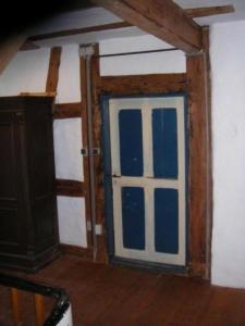 an open door in a room with a room with at Tolles Ferienhaus in Presseck mit Grill und Garten in Presseck