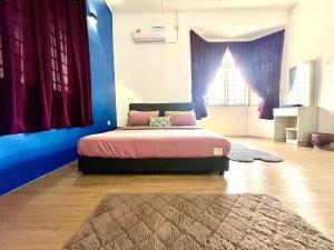 Ένα ή περισσότερα κρεβάτια σε δωμάτιο στο Entire Residential House Alma Bukit Mertajam Spacious 4 bedroom