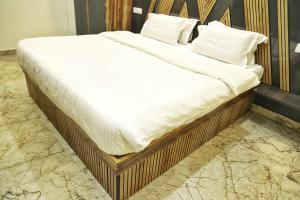 Hotel Aaryan Comforts - Peenya客房内的一张或多张床位