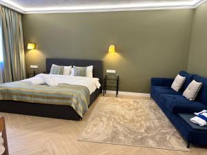 Łóżko lub łóżka w pokoju w obiekcie Miramar Boutique Apartments ADULTS ONLY CORRALEJO