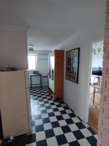 a room with a checkered floor and a kitchen at Warszawa Apartament z Widokiem in Warsaw