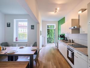 a kitchen with a table and a dining room at Sali-Homes Boarding Haus Monteur-Wohnungen Balkon Vollküche Autobahnähe in Markranstädt