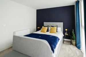Llit o llits en una habitació de Lovely 1-Bed Apartment in London