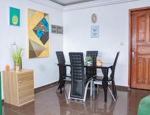 Posezení v ubytování Appartement cosy black bonapriso