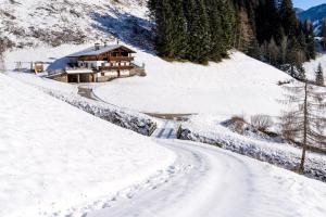 Grossgasteigerhof during the winter