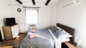 Posteľ alebo postele v izbe v ubytovaní Plitvice Glock Apartment
