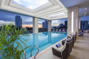 Bazén v ubytování Dendro Gold Hotel nebo v jeho okolí