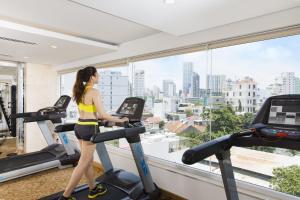 Fitness centrum a/nebo fitness zařízení v ubytování Dendro Gold Hotel