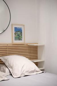 Łóżko lub łóżka w pokoju w obiekcie Cosy flat in the heart of Villefranche-sur-Mer