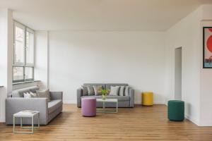 a living room with a couch and a table at Homaris Apartments Frankfurt in Frankfurt/Main