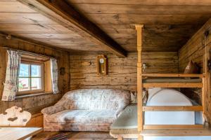 a room with a couch and a bunk bed at Grossgasteigerhof in Selva dei Molini