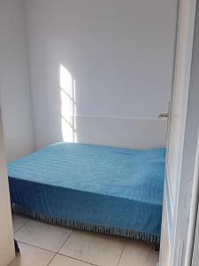 a bedroom with a blue bed in a room at Villa centre-ville proche plage -6264 in Soulac-sur-Mer