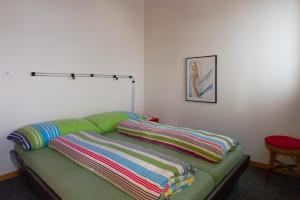 Postel nebo postele na pokoji v ubytování Familienfreundliche Ferienwohnung mit toller Aussicht Haus Reanchme, 1 OG