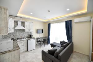 Köök või kööginurk majutusasutuses Lamira Apart Holiday&Guest House