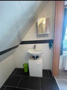 Φωτογραφία από το άλμπουμ του Dach Zimmer D1 σε Falkenberg +2 φωτογραφίες