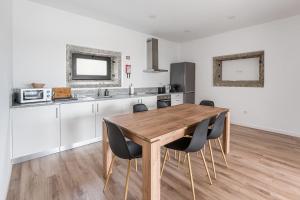 Η κουζίνα ή μικρή κουζίνα στο GuestReady - Casas de Fralães