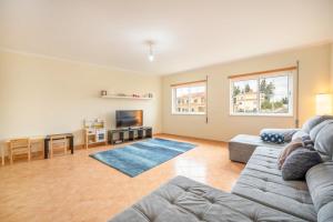 Μια τηλεόραση ή/και κέντρο ψυχαγωγίας στο GuestReady - Dreamy getaway in Cartaxo