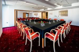 a conference room with a long table and chairs at Hotel Jeruzalem in Ljutomer
