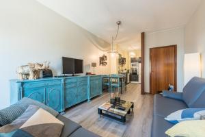 a living room with blue cabinets and a blue couch at GuestReady - Woodwork Apartment in Porto