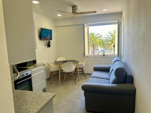 Ruang duduk di Lagos Marina and promenade view apartment central