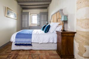 Cama ou camas em um quarto em Les Clefs de Troplong Mondot