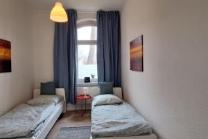 Ένα ή περισσότερα κρεβάτια σε δωμάτιο στο Tolle Moderne Altbau Wohnung