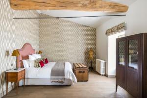 Cama ou camas em um quarto em Les Clefs de Troplong Mondot