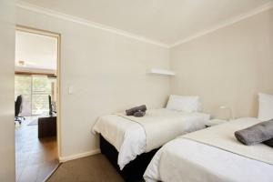 Ένα ή περισσότερα κρεβάτια σε δωμάτιο στο The Rondebosch Easy Living