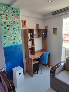 a living room with a desk and a book shelf at City Center Modern Studio in Pamukkale