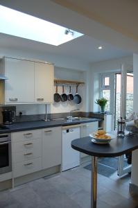 Η κουζίνα ή μικρή κουζίνα στο Ty Del - Beautiful Home in Tywyn +32 φωτογραφίες