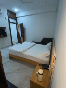 A bed or beds in a room at AMALTAAS HOMESTAY