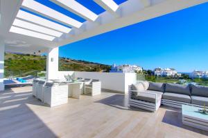 Balkon lub taras w obiekcie 2288 new modern penthouse with privat pool