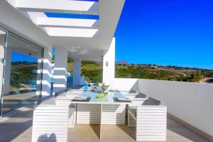 Balkon lub taras w obiekcie 2288 new modern penthouse with privat pool