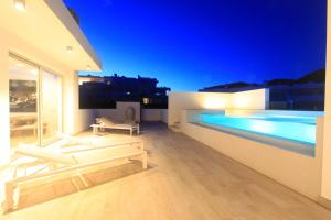 Basen w obiekcie 2288 new modern penthouse with privat pool lub w pobliżu