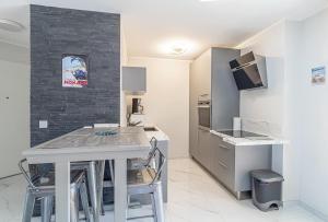 O bucătărie sau chicinetă la Beautiful Apartment With Pool Near Monaco