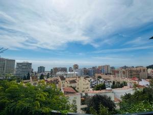Nespecifikovaný výhled na destinaci Fuengirola nebo výhled na město při pohledu z vily