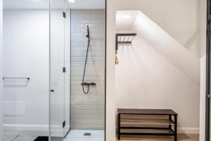 Et badeværelse på Ponte Nova Studios + 38 billeder