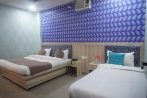 Llit o llits en una habitació de Hotel Rudreshwar