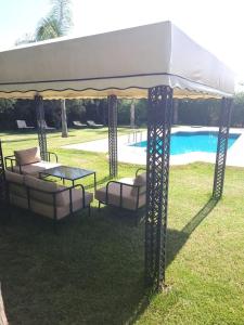 Bazén v ubytování Villa Tifira nebo v jeho okolí