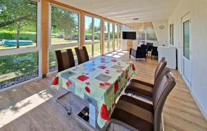 a kitchen and dining room with a table and chairs at 1 Bedroom Cozy Home In Blankensee Ot Wanzka 
